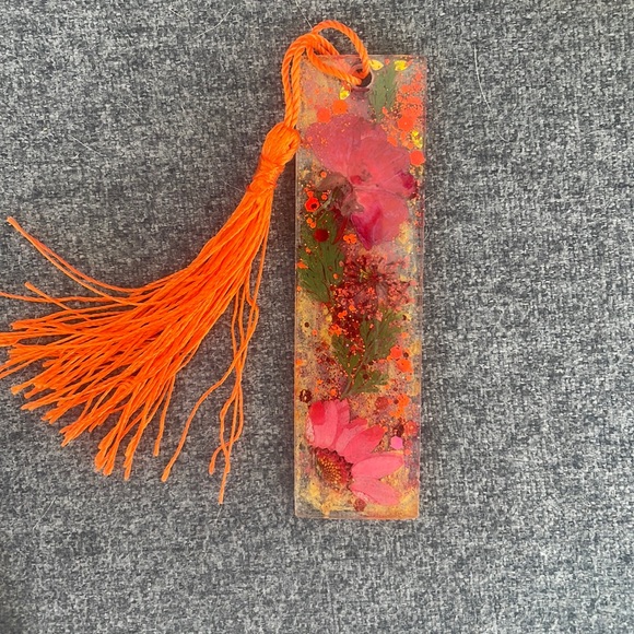 #93 Small Pressed Flower Bookmark - Picture 3 of 7